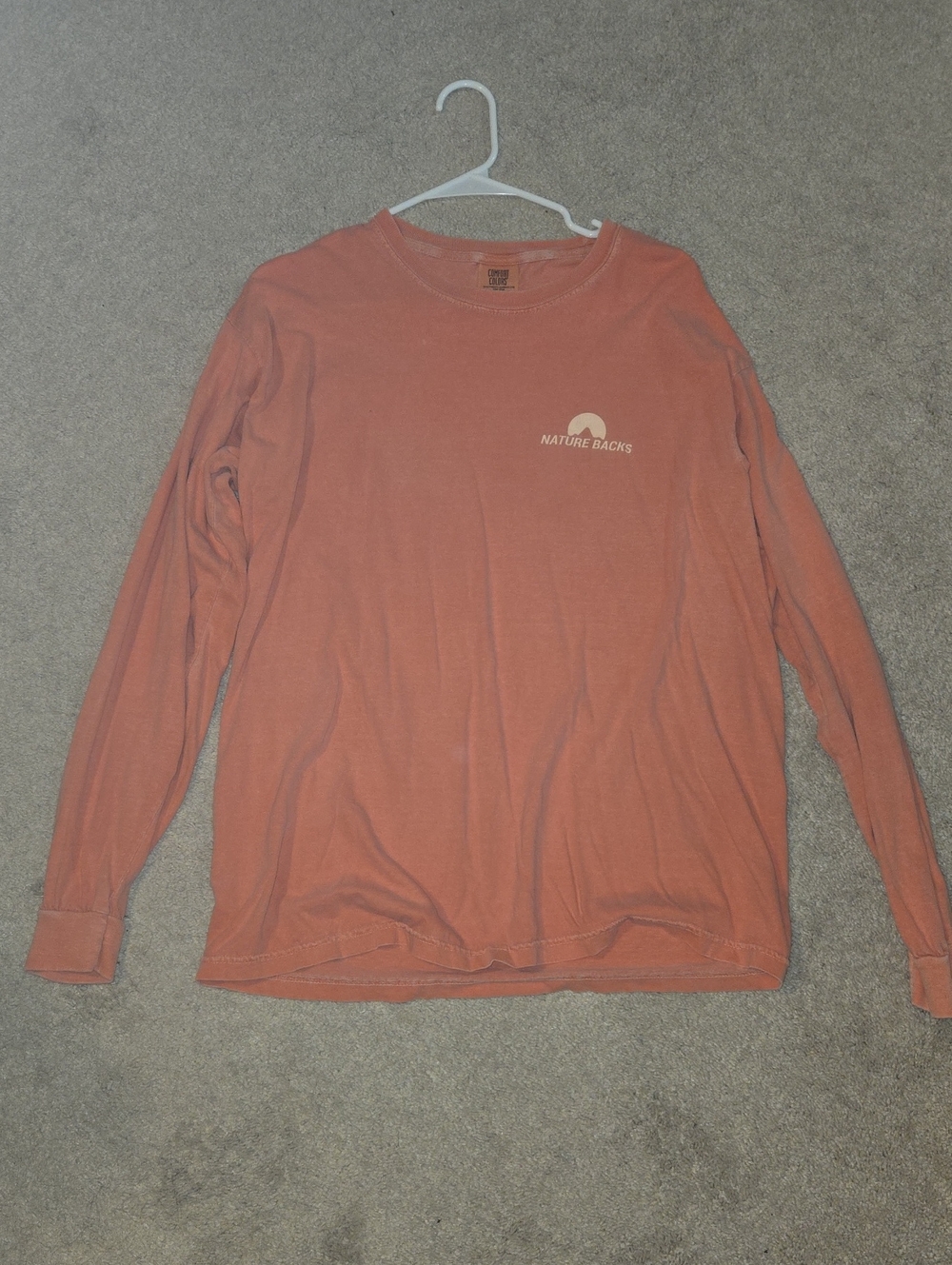 Nature Backs Long Sleeve Tee in Rust